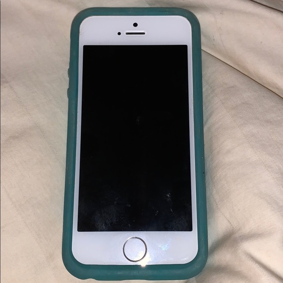 Used iPhone 5s with Otter Box case! - Picture 1 of 4